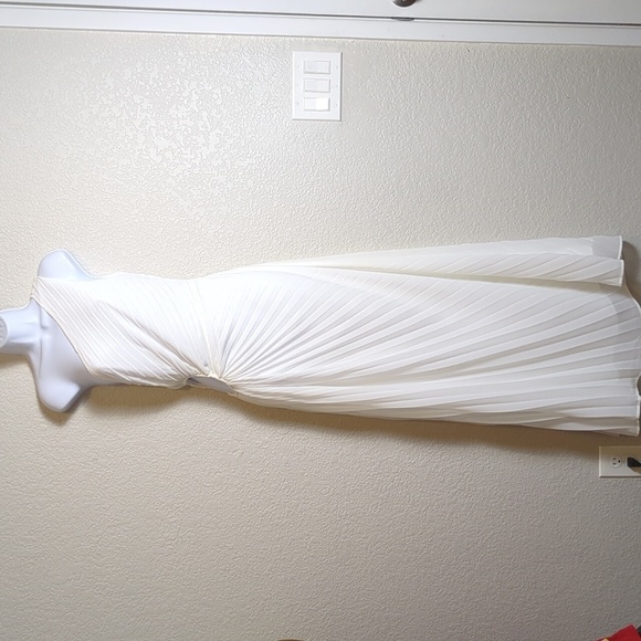 Forever 21 Dresses & Skirts - Forever 21 white pleated side cut out one shoulder maxi dress